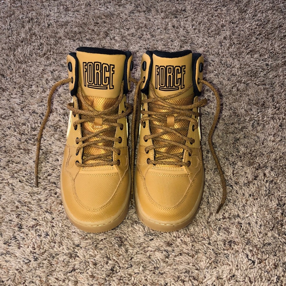 Nike sun of  force shoes